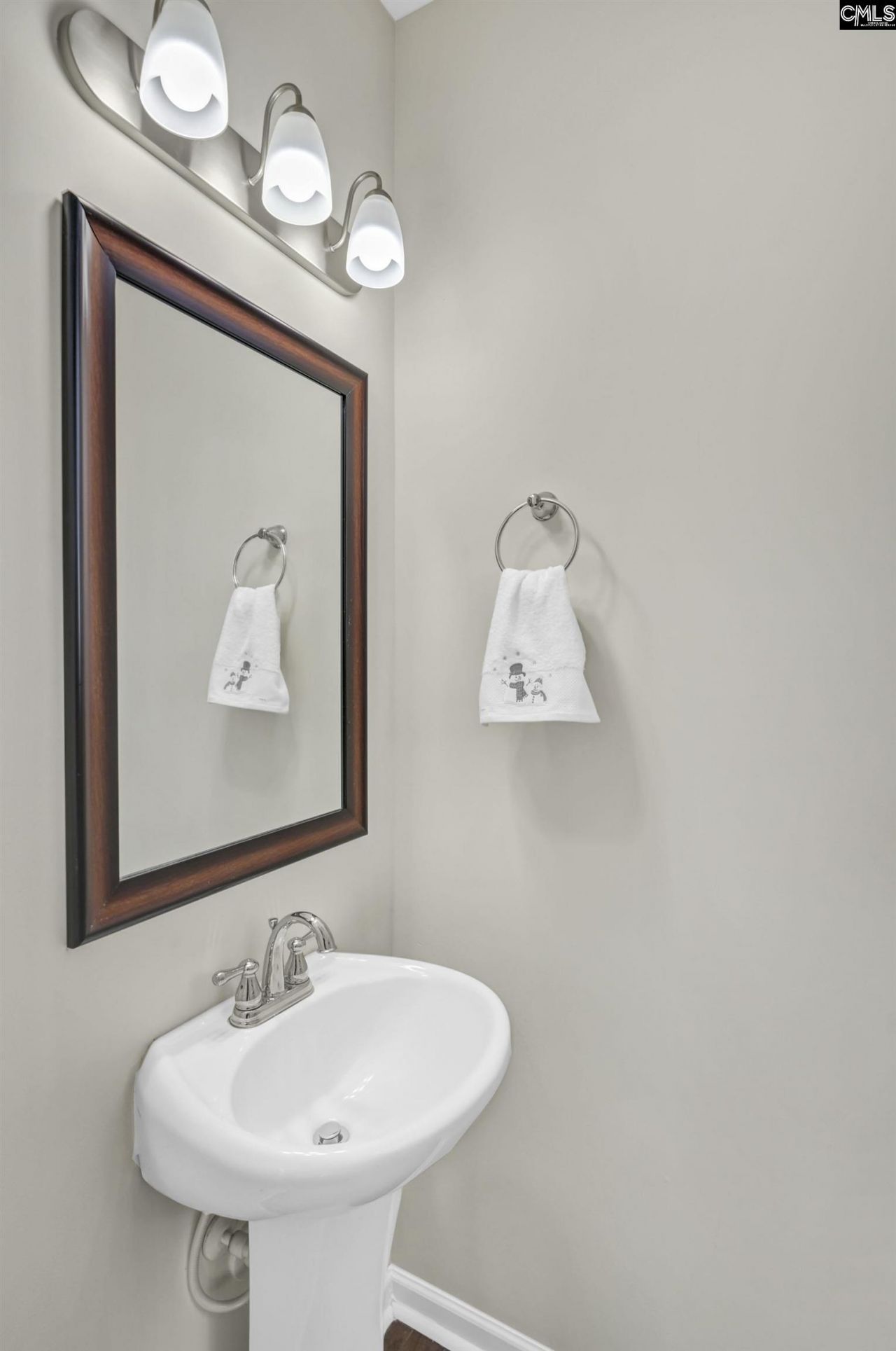 135 Bonhill Dr Photo 32