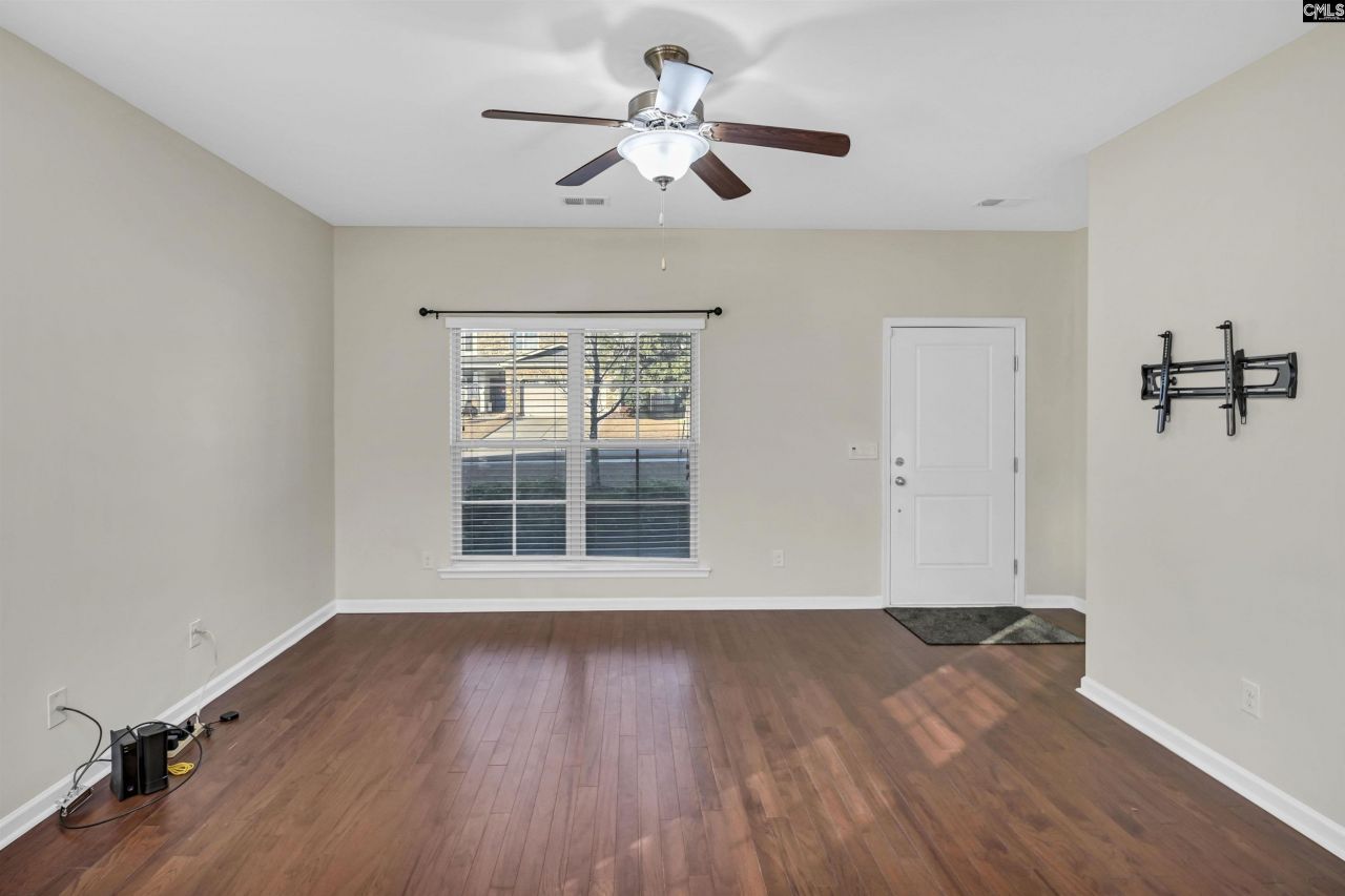 135 Bonhill Dr Photo 9