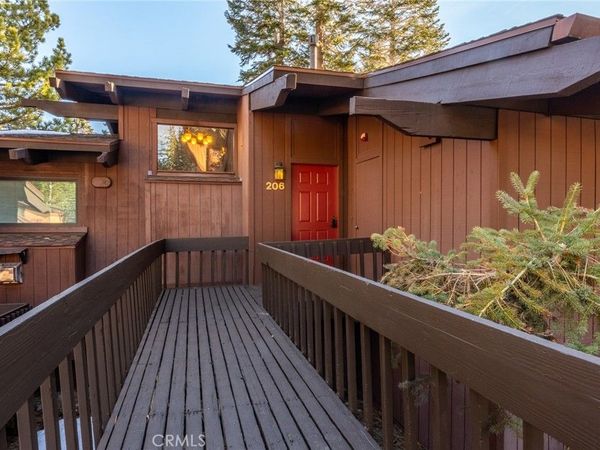 221 Canyon Blvd, Unit 206, Mammoth Lakes, CA 93546
