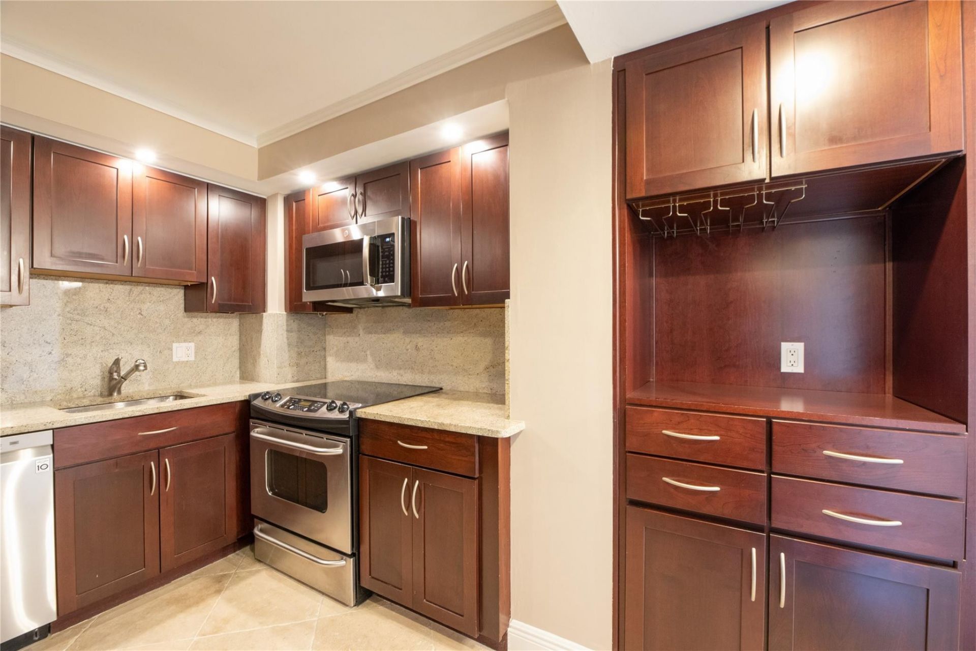 1 Las Olas Circle, Unit 605, Fort Lauderdale, FL 33316 Photo