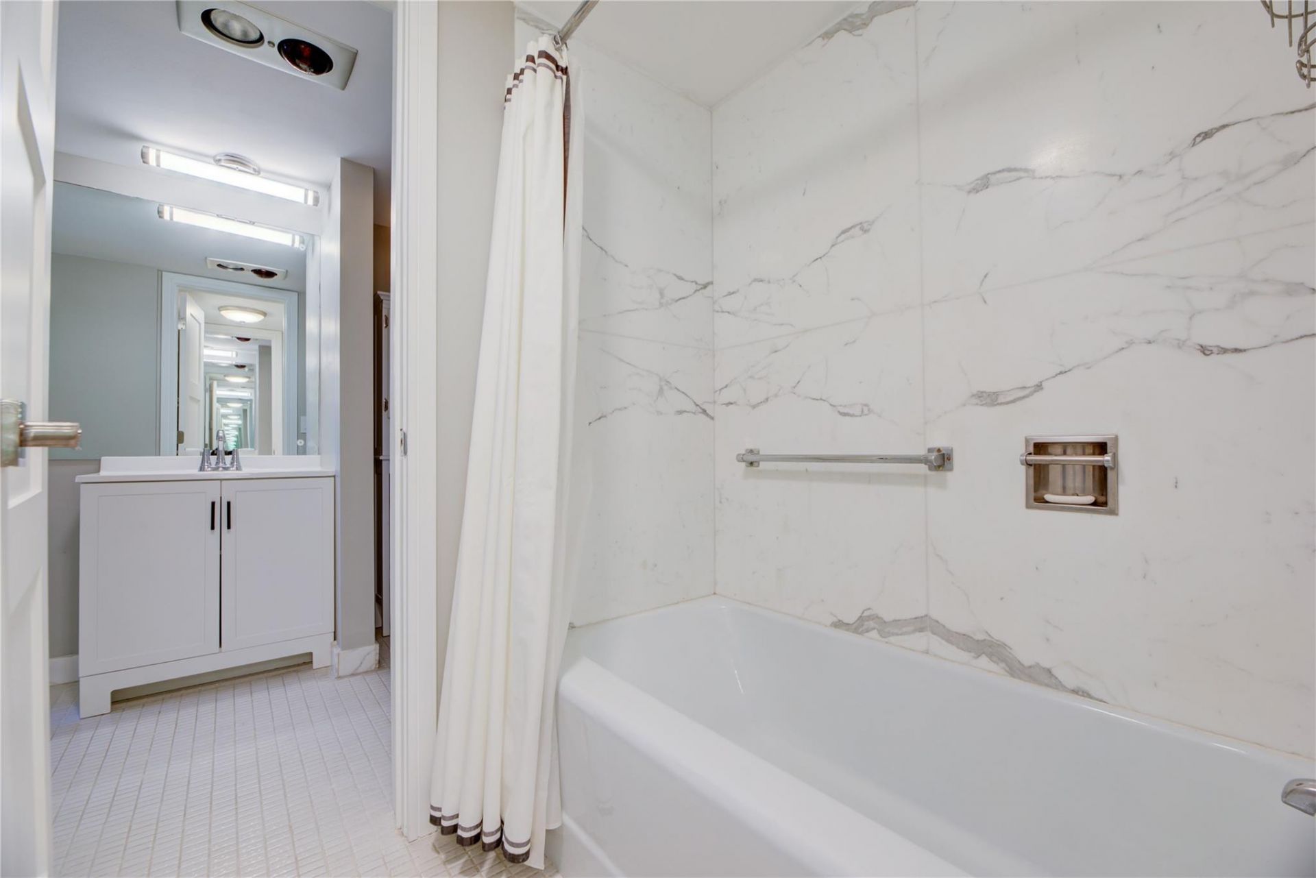 1 Las Olas Circle, Unit 605, Fort Lauderdale, FL 33316 Photo