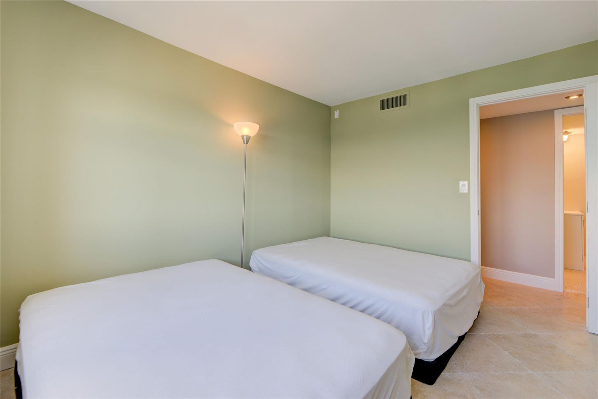 1 Las Olas Circle, Unit 605, Fort Lauderdale, FL 33316 Photo