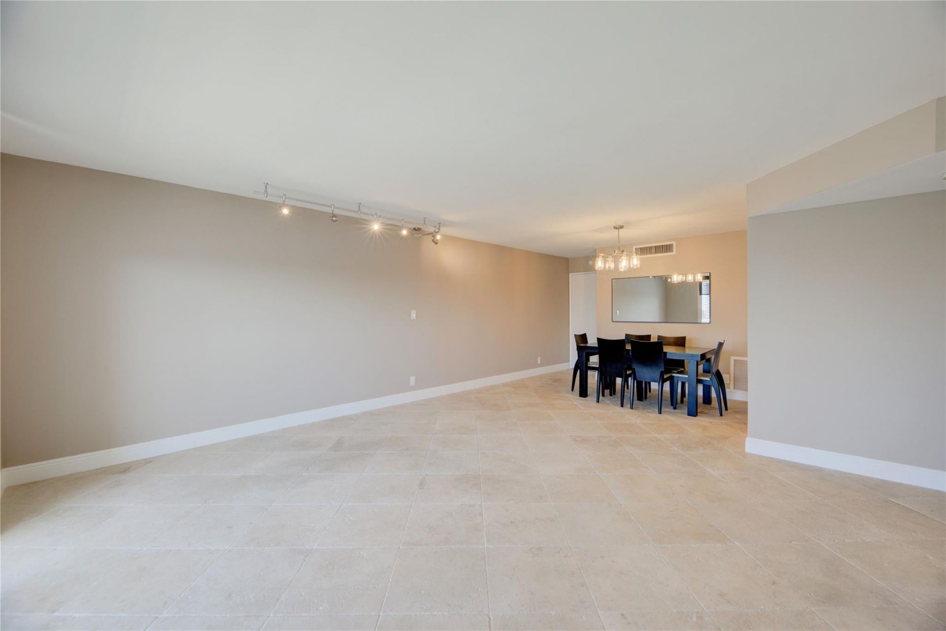 1 Las Olas Circle, Unit 605, Fort Lauderdale, FL 33316 Photo