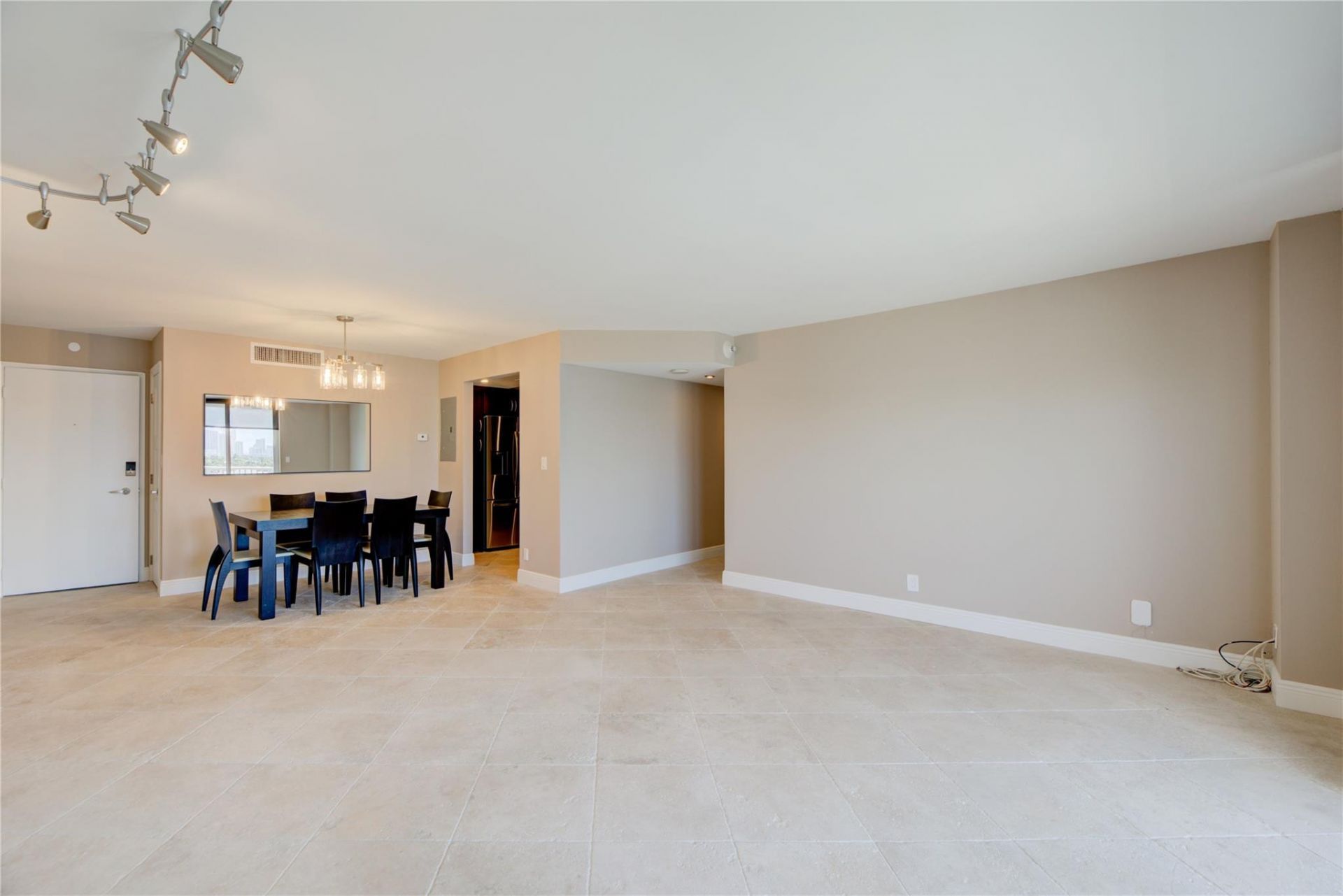 1 Las Olas Circle, Unit 605, Fort Lauderdale, FL 33316 Photo