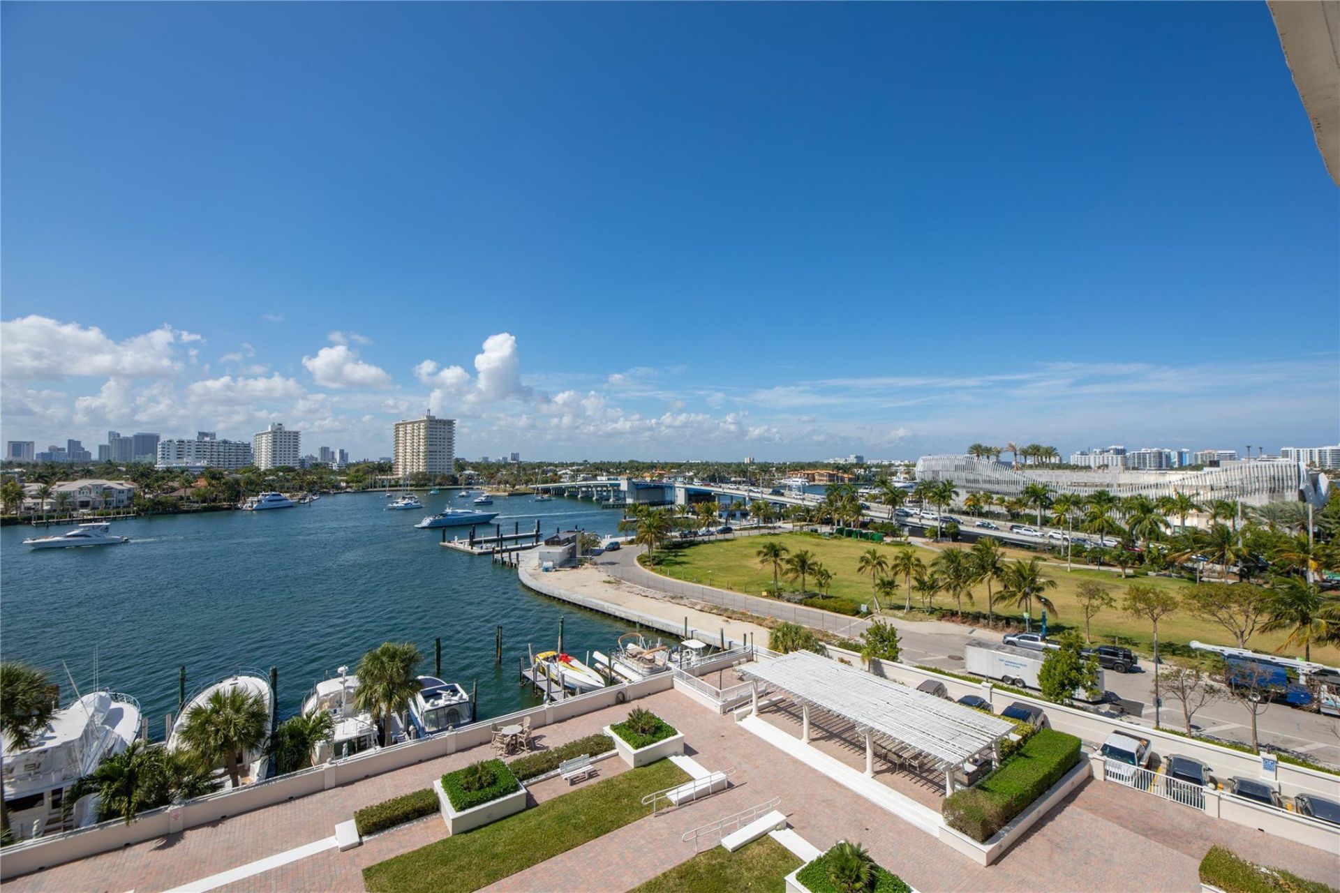 1 Las Olas Circle, Unit 605, Fort Lauderdale, FL 33316 Photo