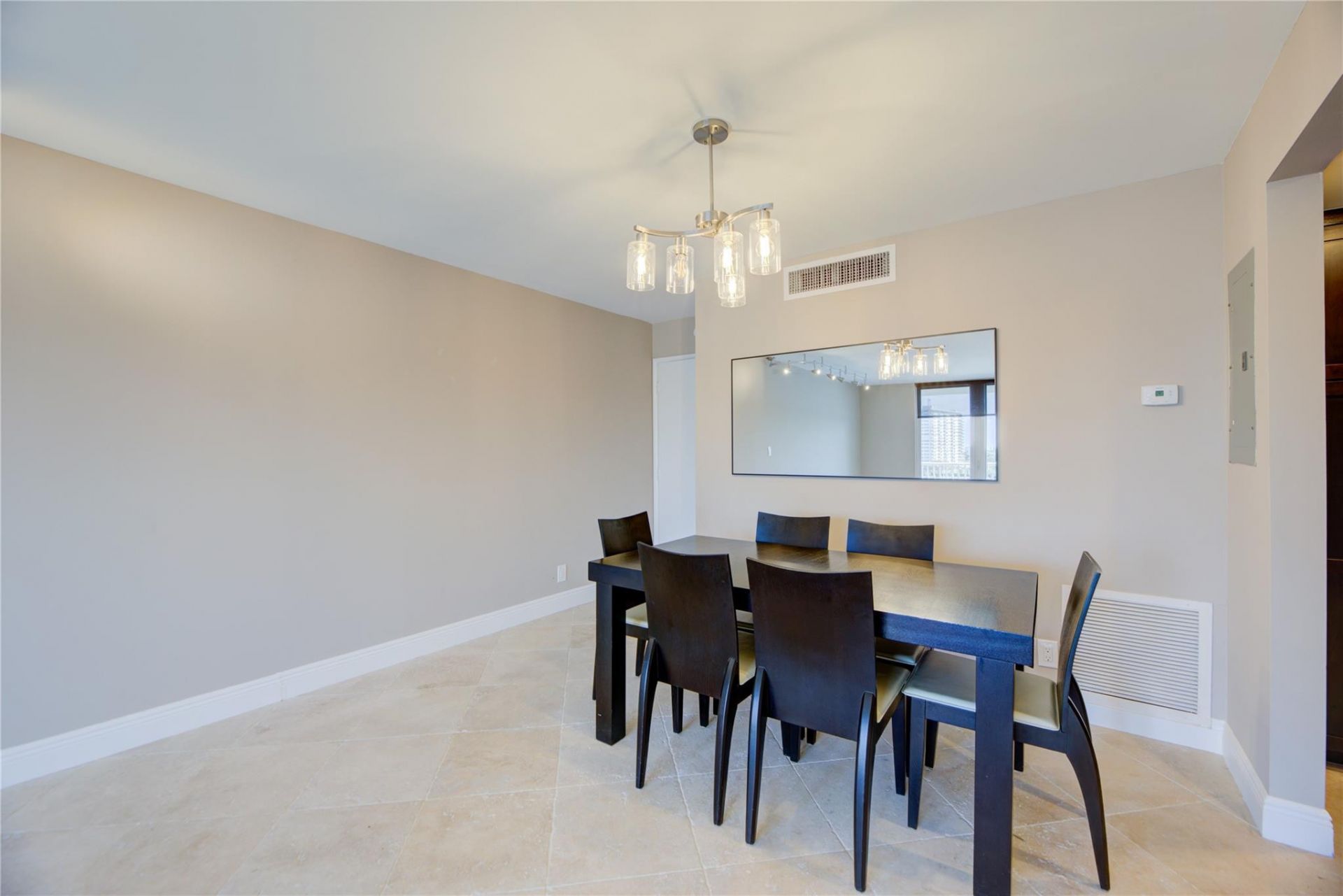 1 Las Olas Circle, Unit 605, Fort Lauderdale, FL 33316 Photo