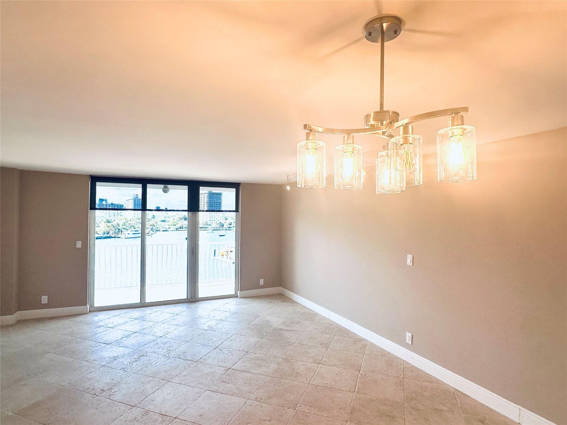 1 Las Olas Circle, Unit 605, Fort Lauderdale, FL 33316 Photo