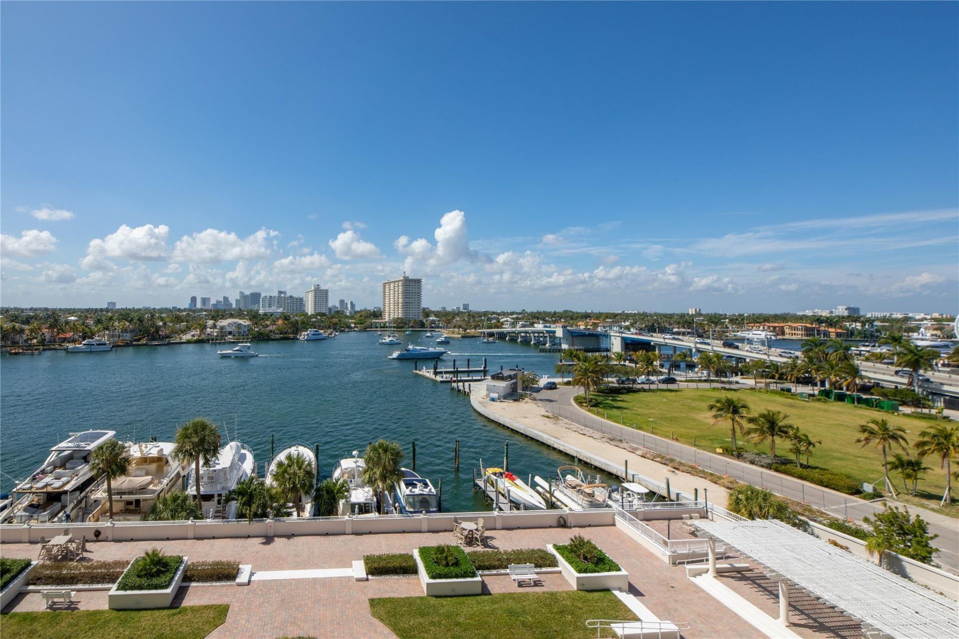 1 Las Olas Circle, Unit 605, Fort Lauderdale, FL 33316 Photo
