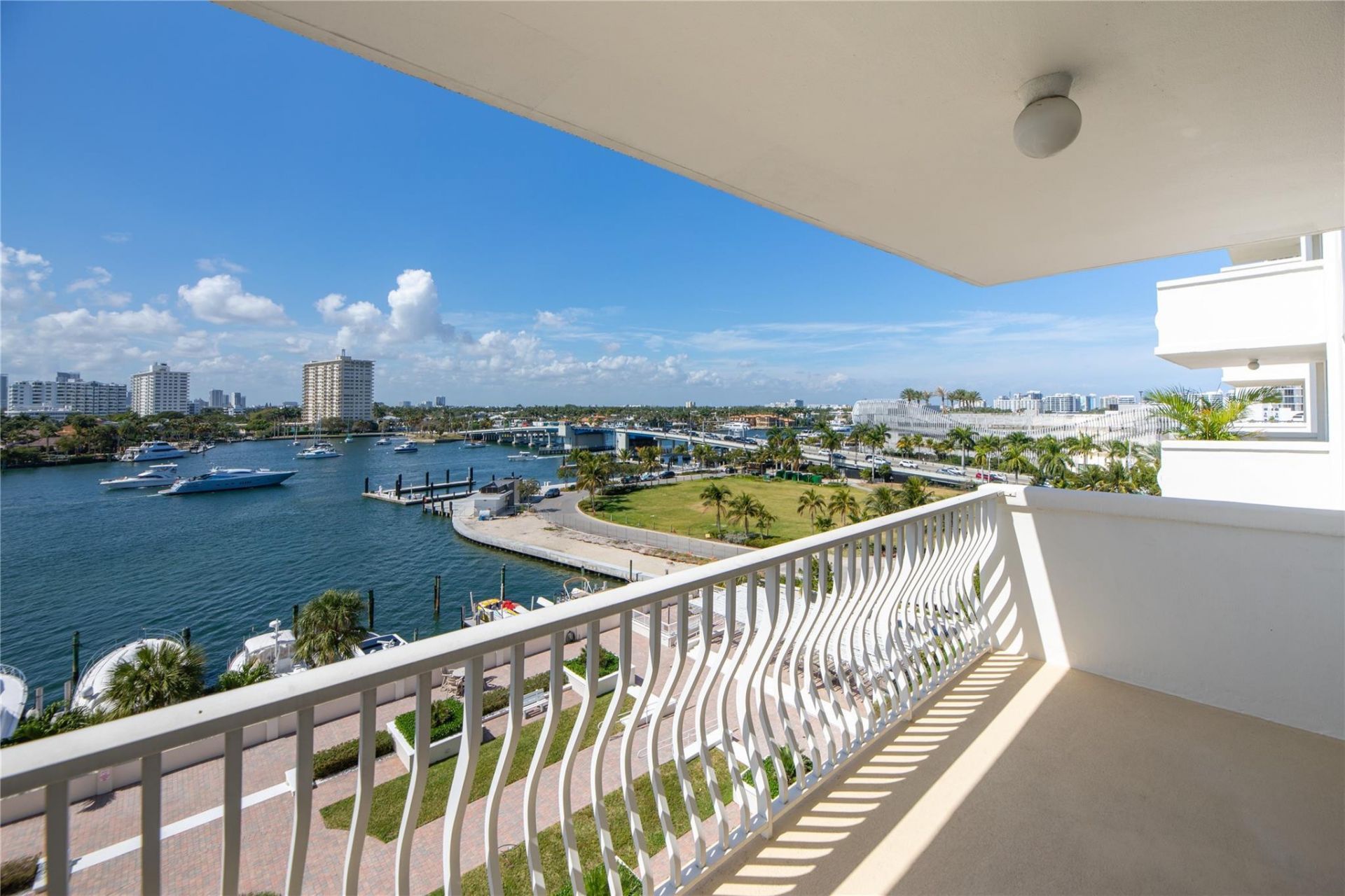 1 Las Olas Circle, Unit 605, Fort Lauderdale, FL 33316 Photo