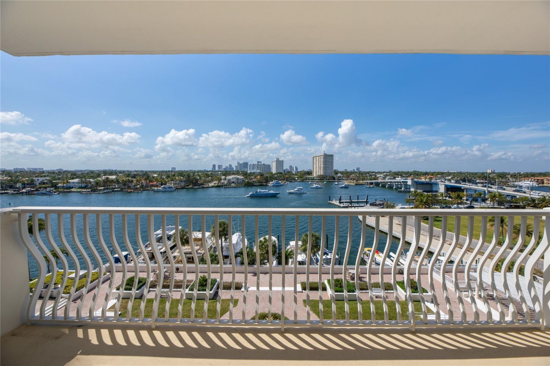 1 Las Olas Circle, Unit 605, Fort Lauderdale, FL 33316 Photo