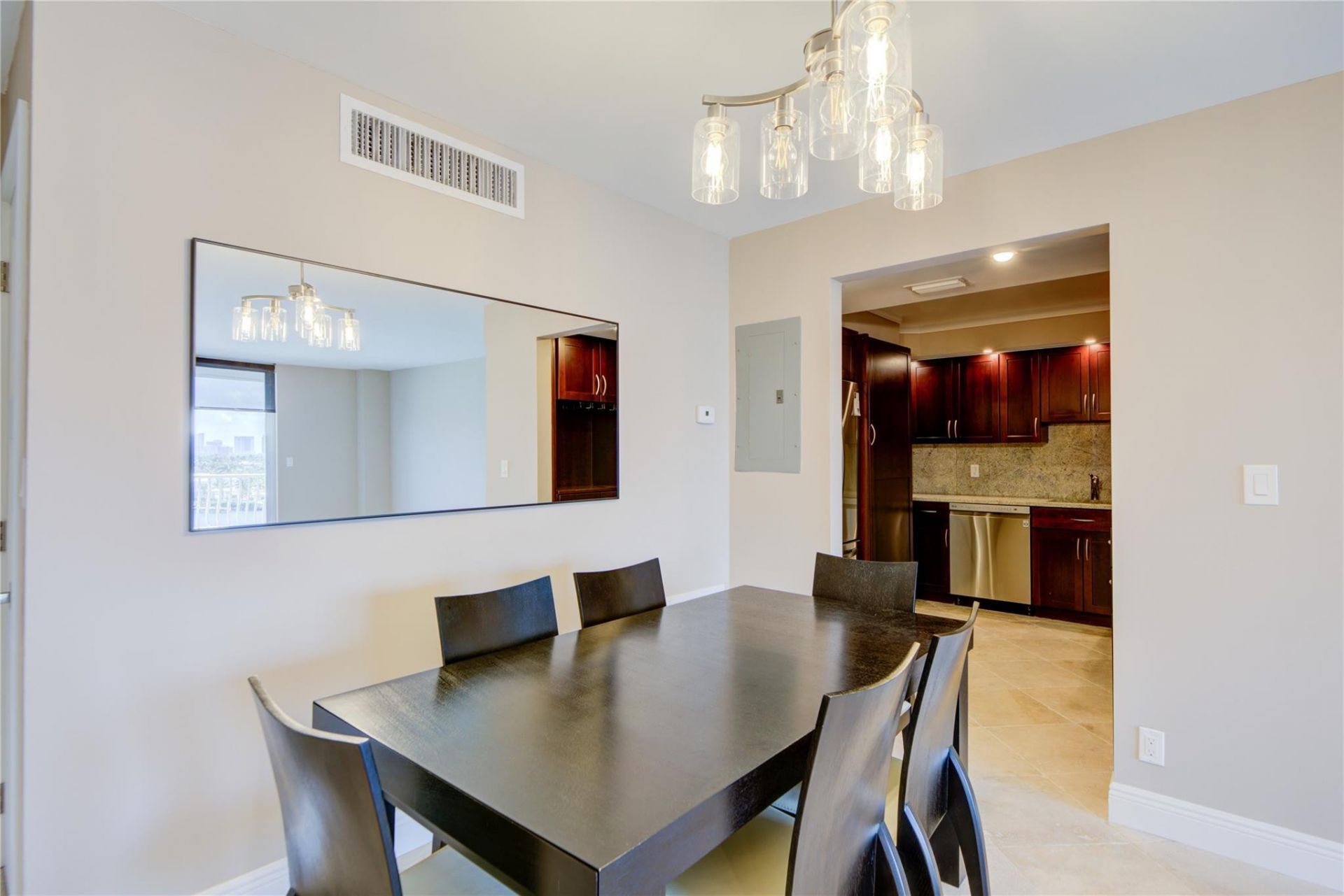 1 Las Olas Circle, Unit 605, Fort Lauderdale, FL 33316 Photo