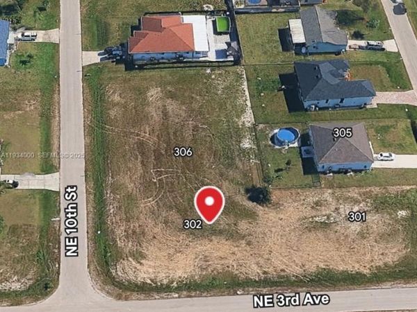 302 NE 10 ST, Cape Coral, FL 33909