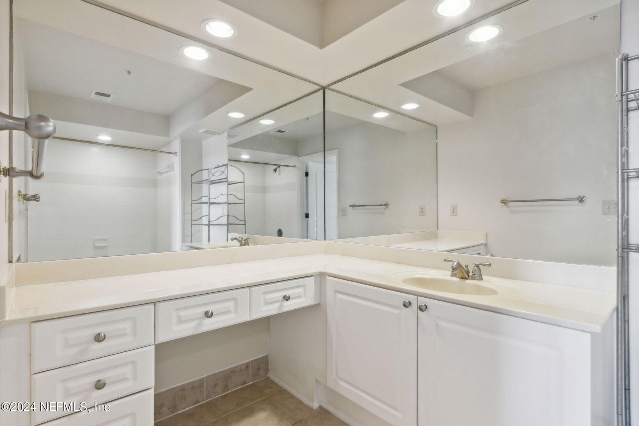 400 E Bay Street, Unit 604, Jacksonville, FL 32202 Photo