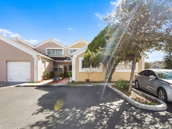 12286 NW 14th St, Pembroke Pines, FL 33026