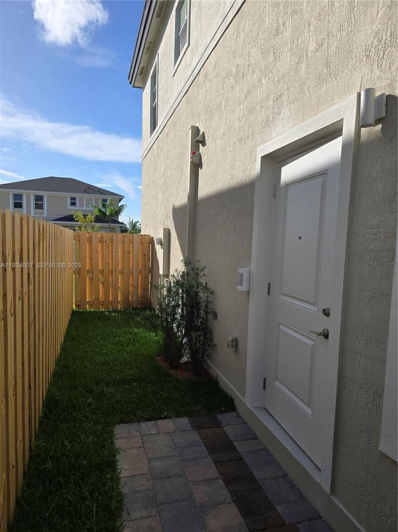 13357 SW 274th St, Unit Side, Naranja, FL 33032 Photo