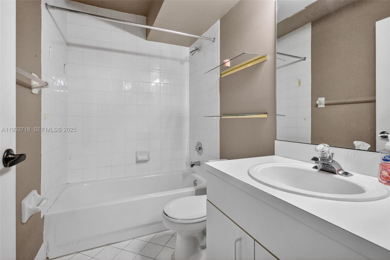 1244 NW 171st Ave, Pembroke Pines, FL 33028 Photo