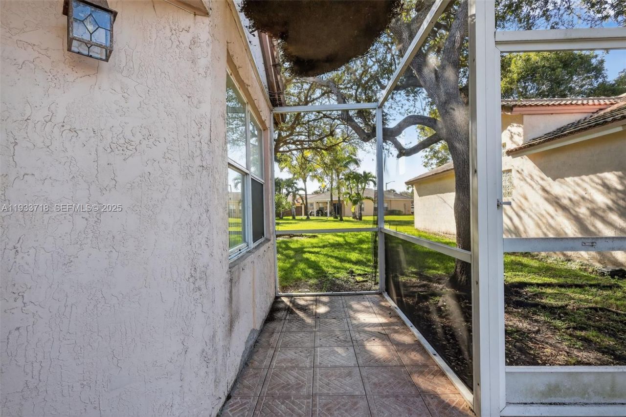 1244 NW 171st Ave, Pembroke Pines, FL 33028 Photo