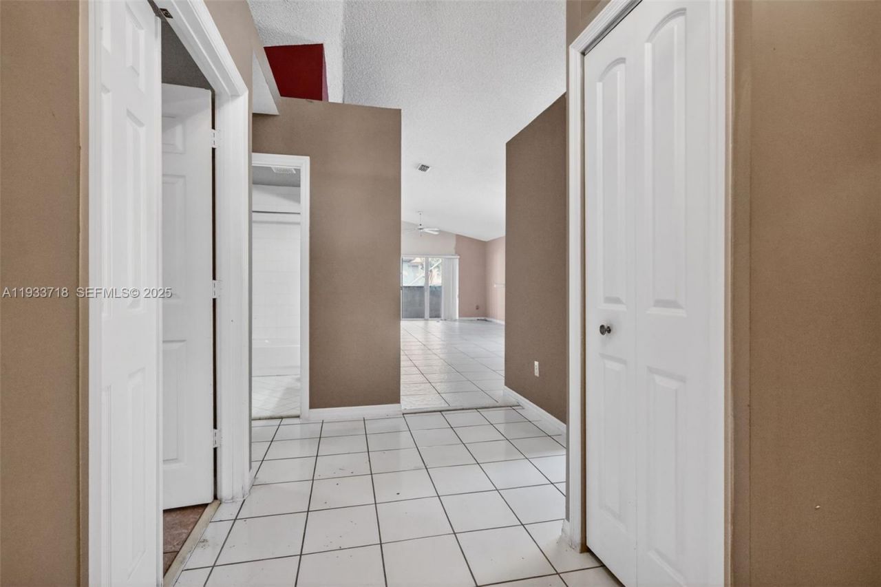 1244 NW 171st Ave, Pembroke Pines, FL 33028 Photo