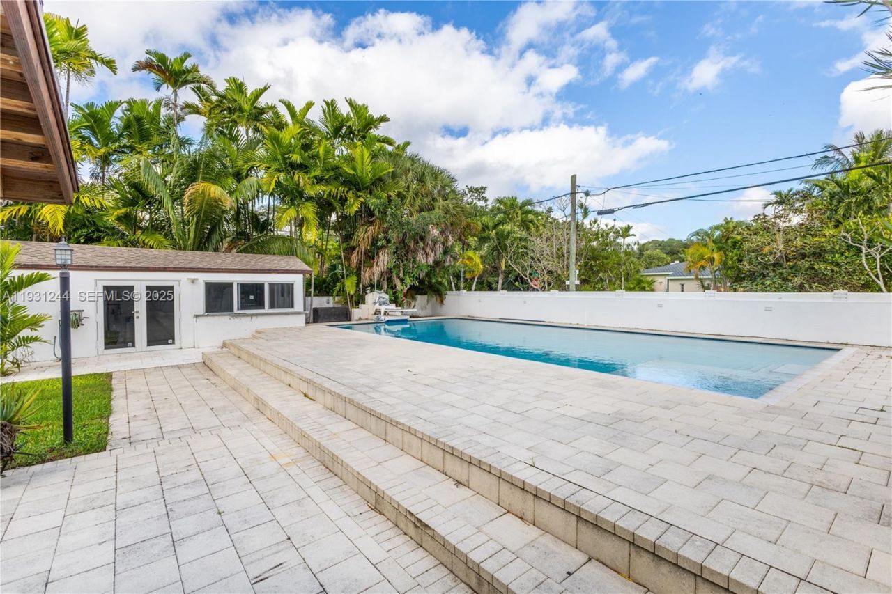 820 NE 83rd St, Miami, FL 33138 Photo