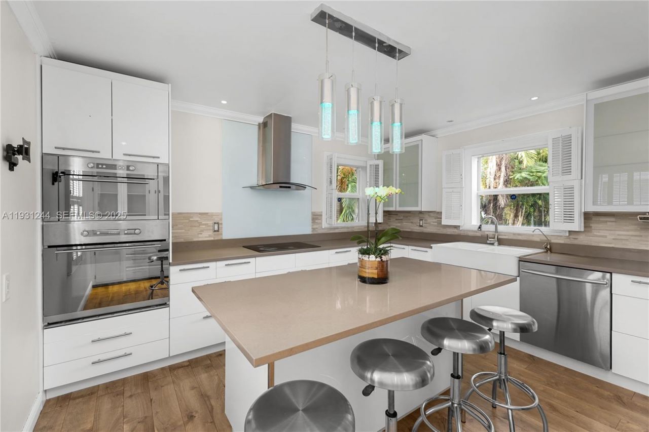 820 NE 83rd St, Miami, FL 33138 Photo