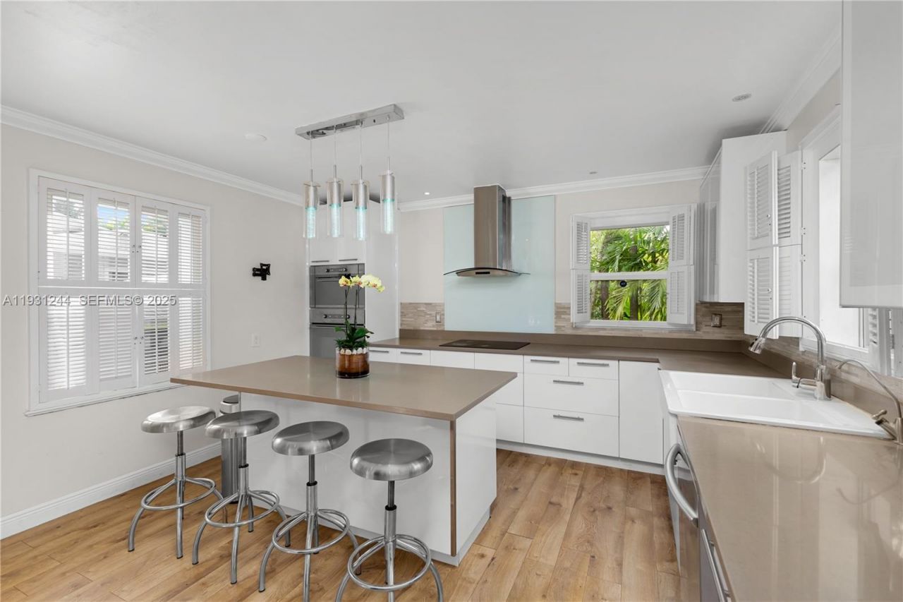 820 NE 83rd St, Miami, FL 33138 Photo