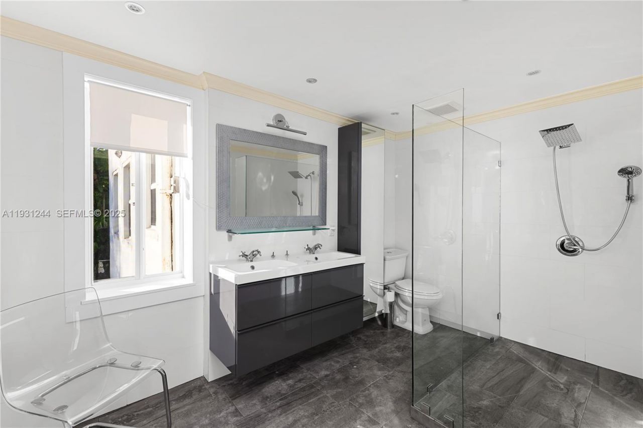 820 NE 83rd St, Miami, FL 33138 Photo