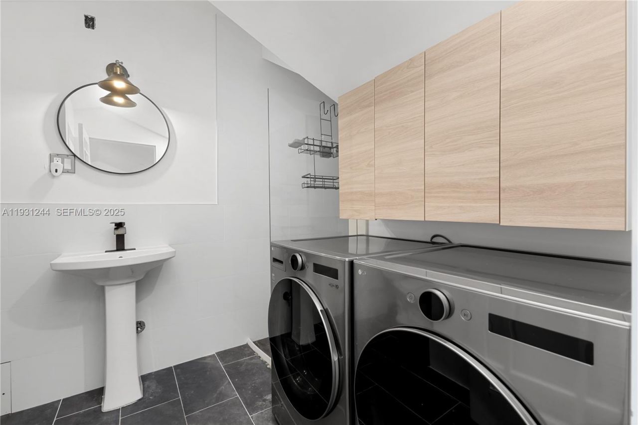 820 NE 83rd St, Miami, FL 33138 Photo