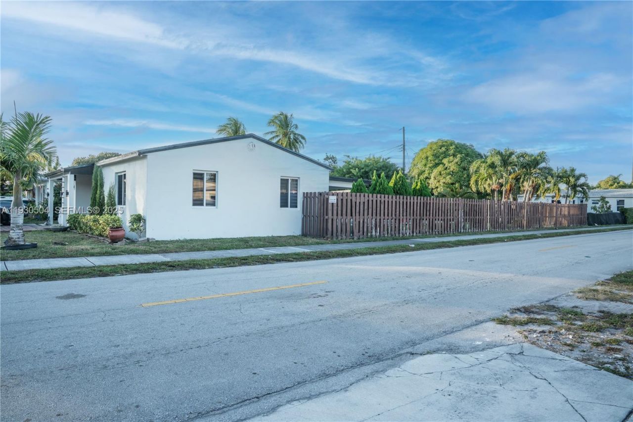 2403 Rodman St, Hollywood, FL 33020 Photo