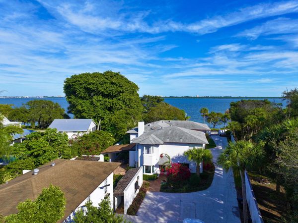 1009 S Indian River Drive, Fort Pierce, FL 34950