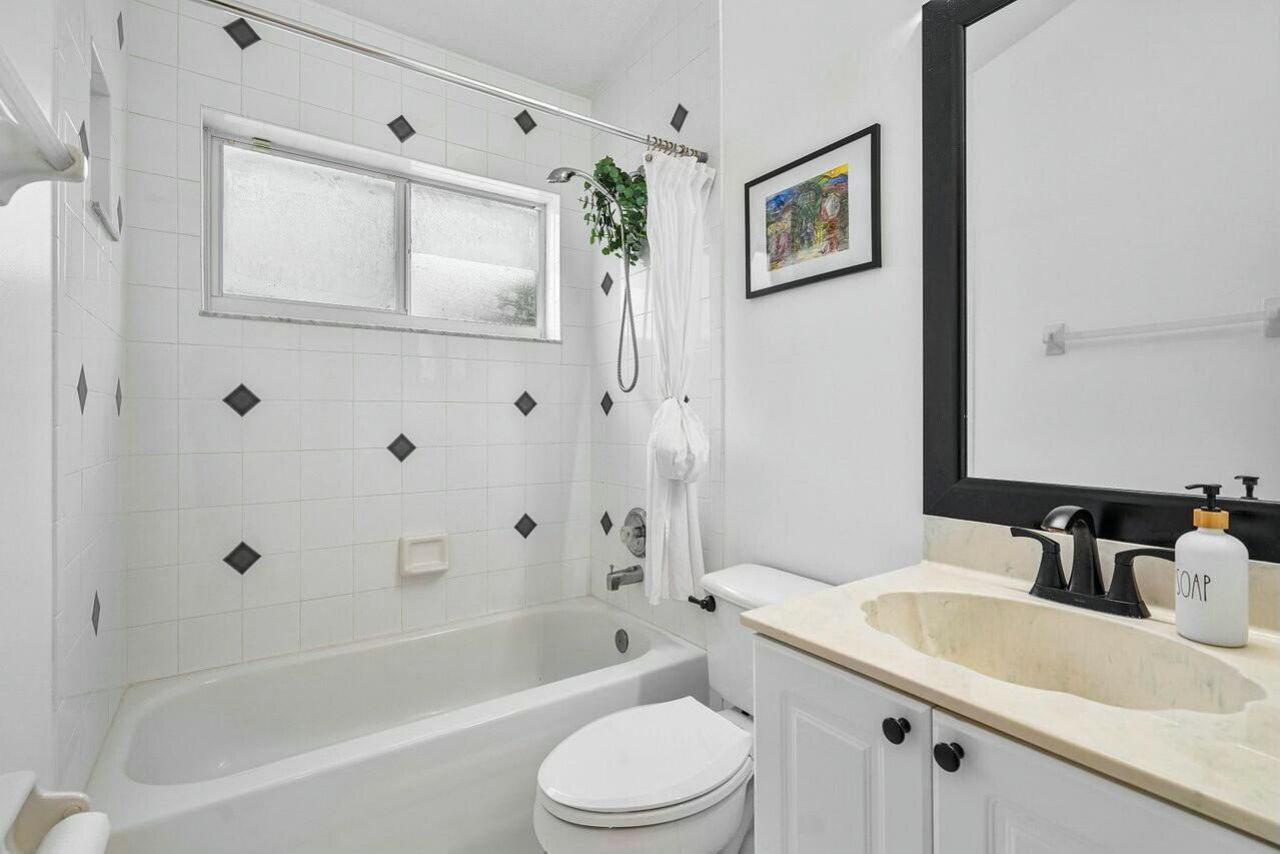 1643 Oak Berry Circle, Wellington, FL 33414 Photo