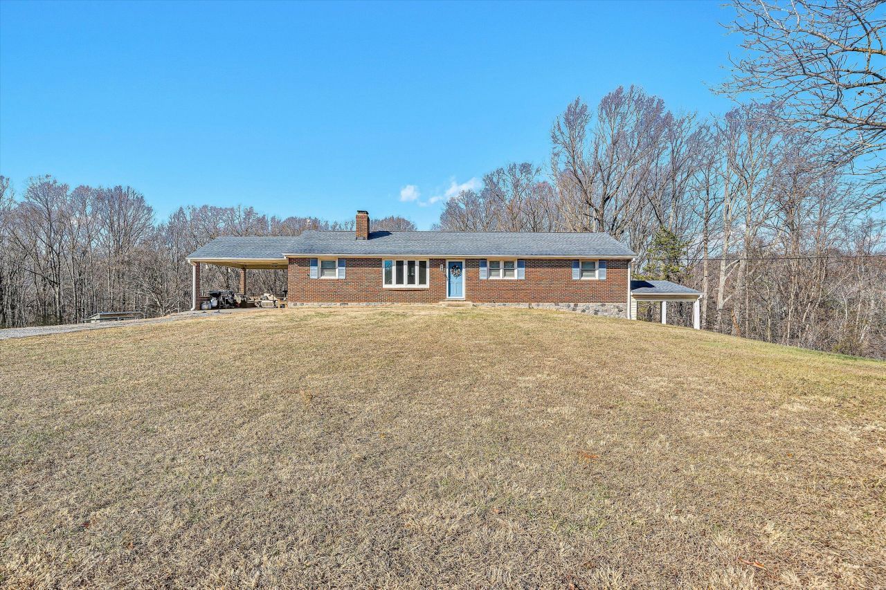 1075 Breezy Hill Rd, Vinton, VA 24179 Main Photo