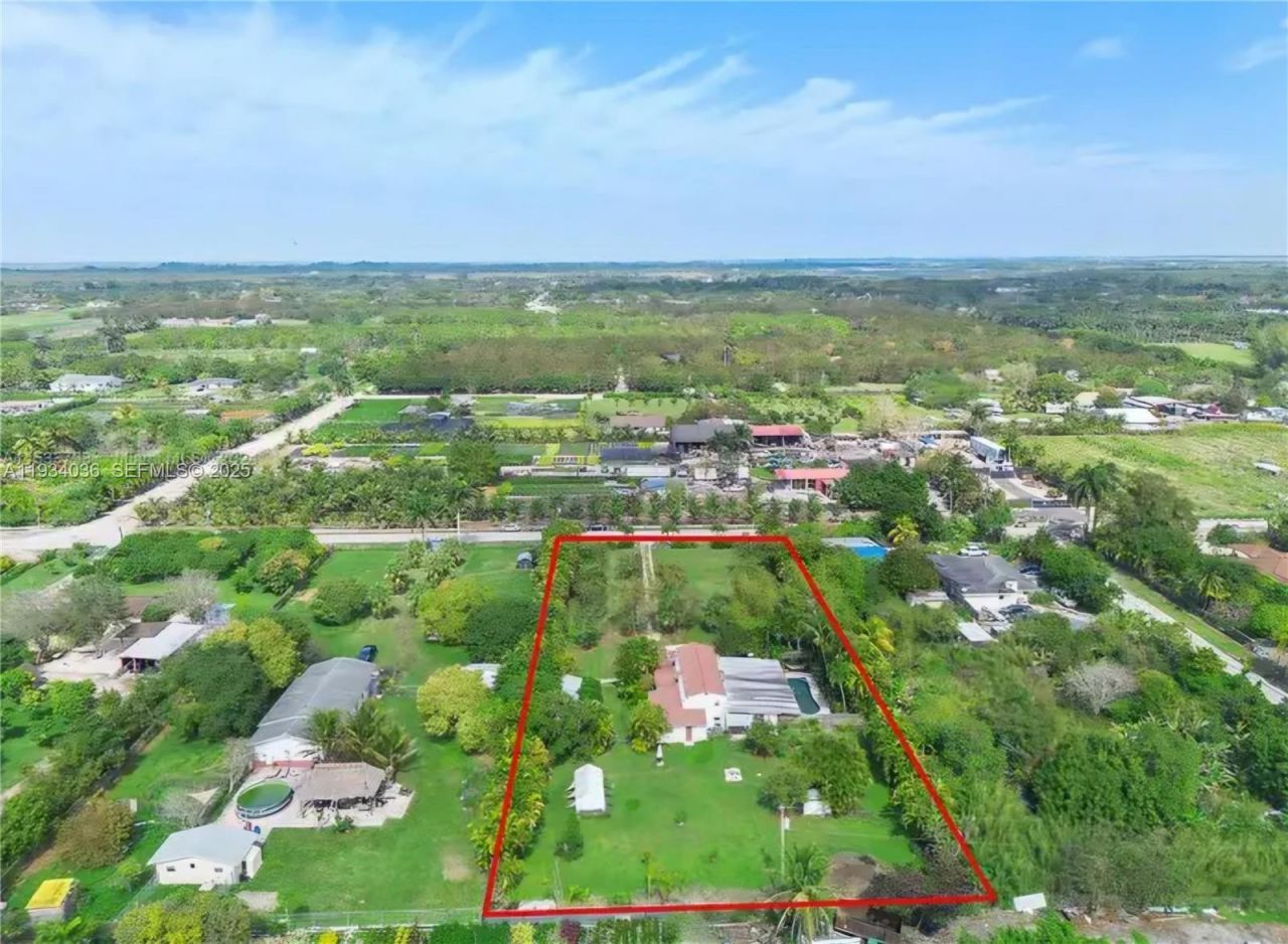 19810 SW 200th St , Miami, FL 33187 Photo