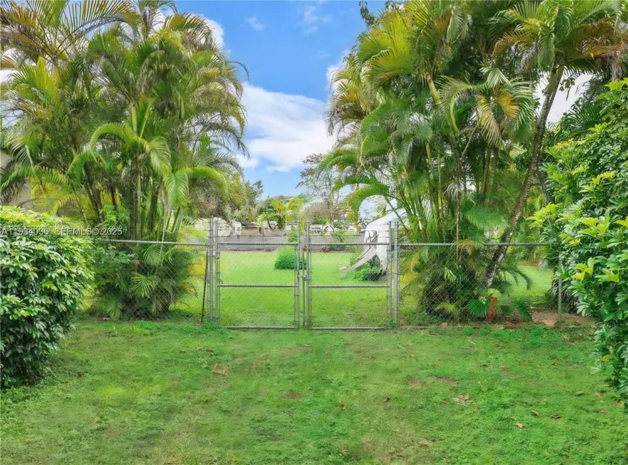 19810 SW 200th St , Miami, FL 33187 Photo