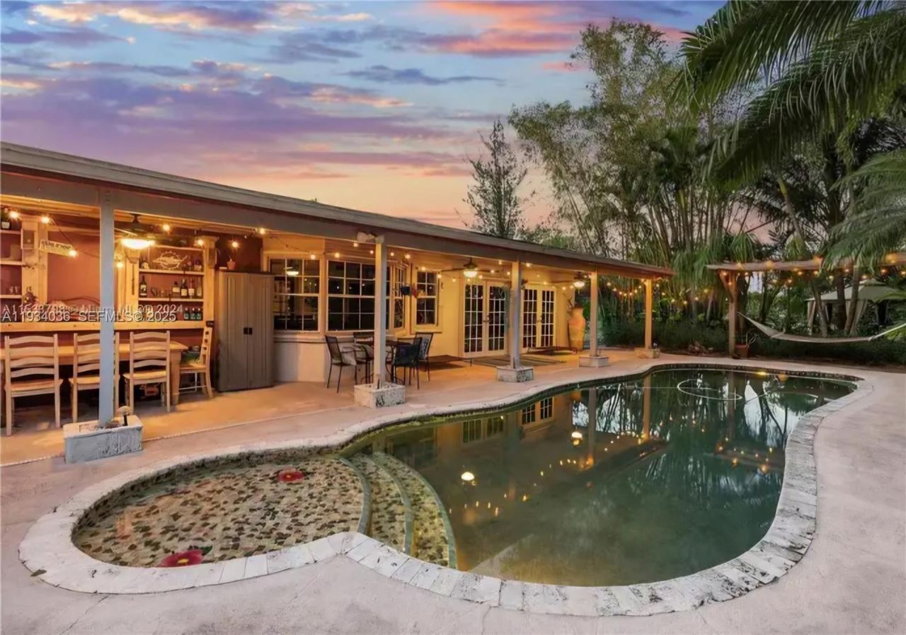 19810 SW 200th St , Miami, FL 33187 Photo