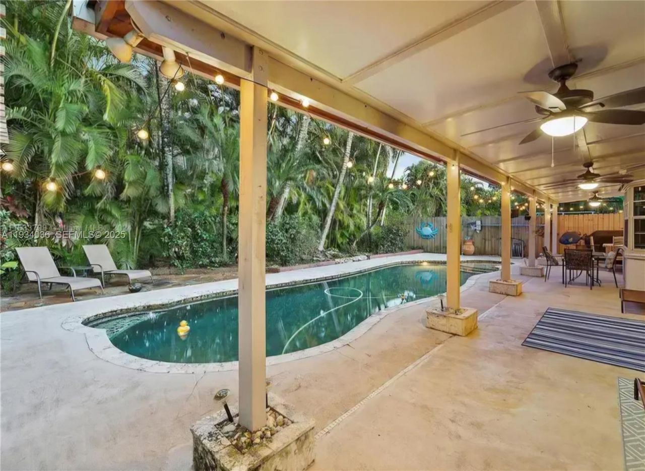 19810 SW 200th St , Miami, FL 33187 Photo