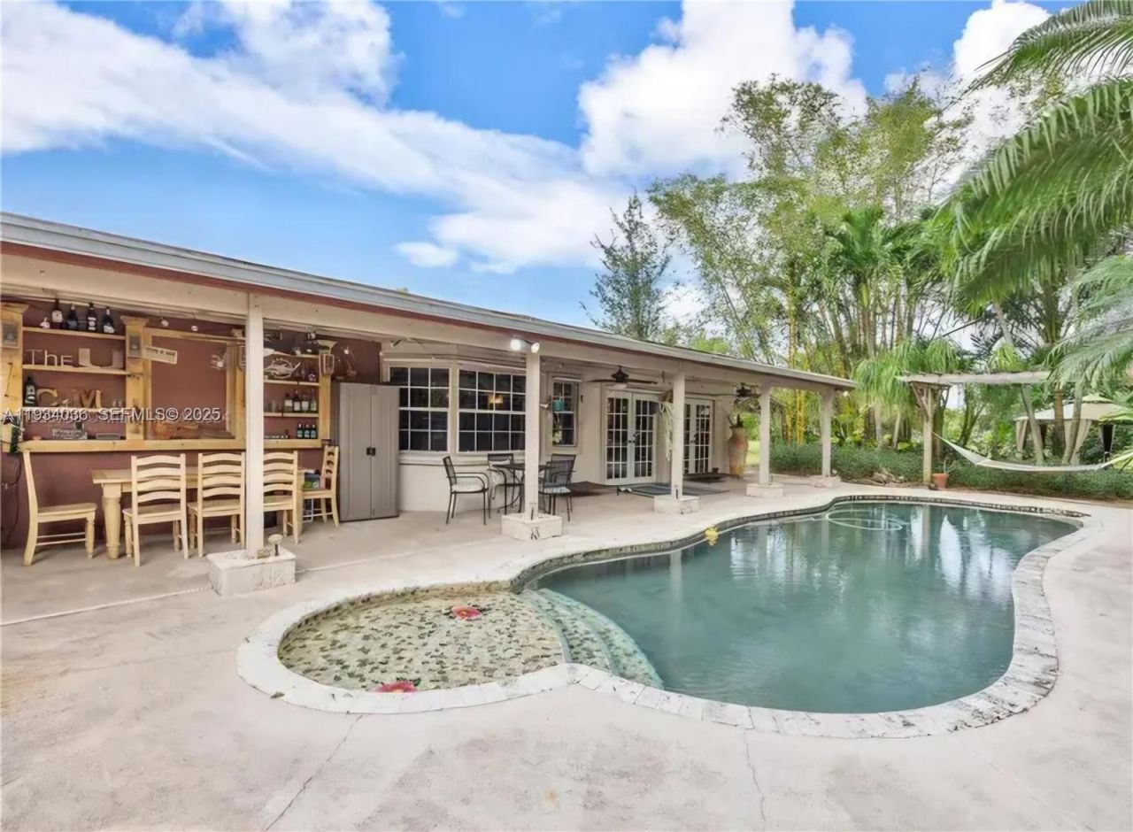 19810 SW 200th St , Miami, FL 33187 Photo