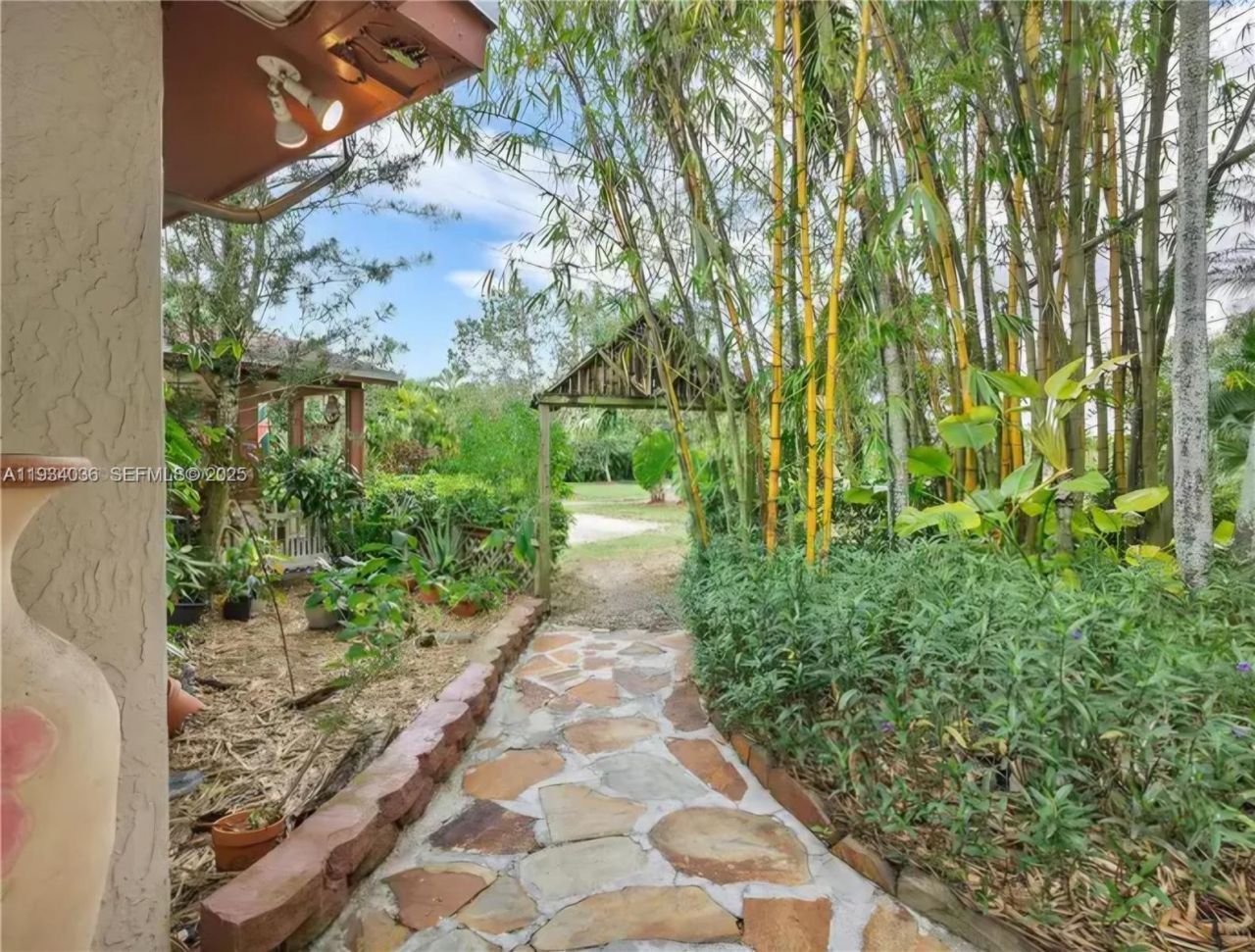 19810 SW 200th St , Miami, FL 33187 Photo