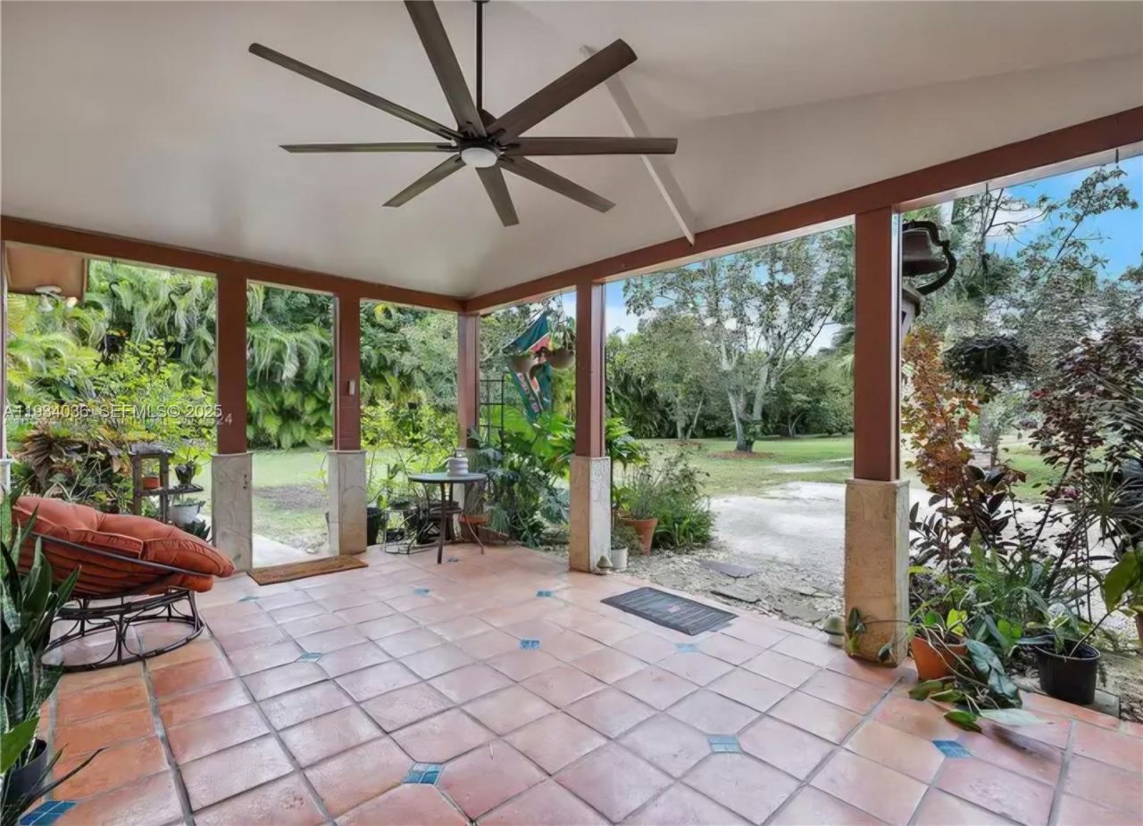 19810 SW 200th St , Miami, FL 33187 Photo