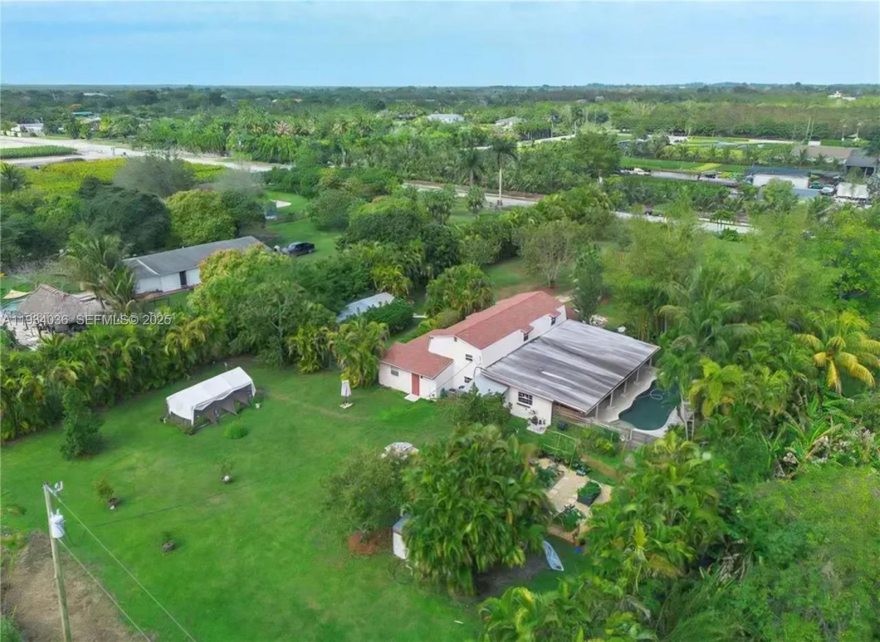 19810 SW 200th St , Miami, FL 33187 Photo