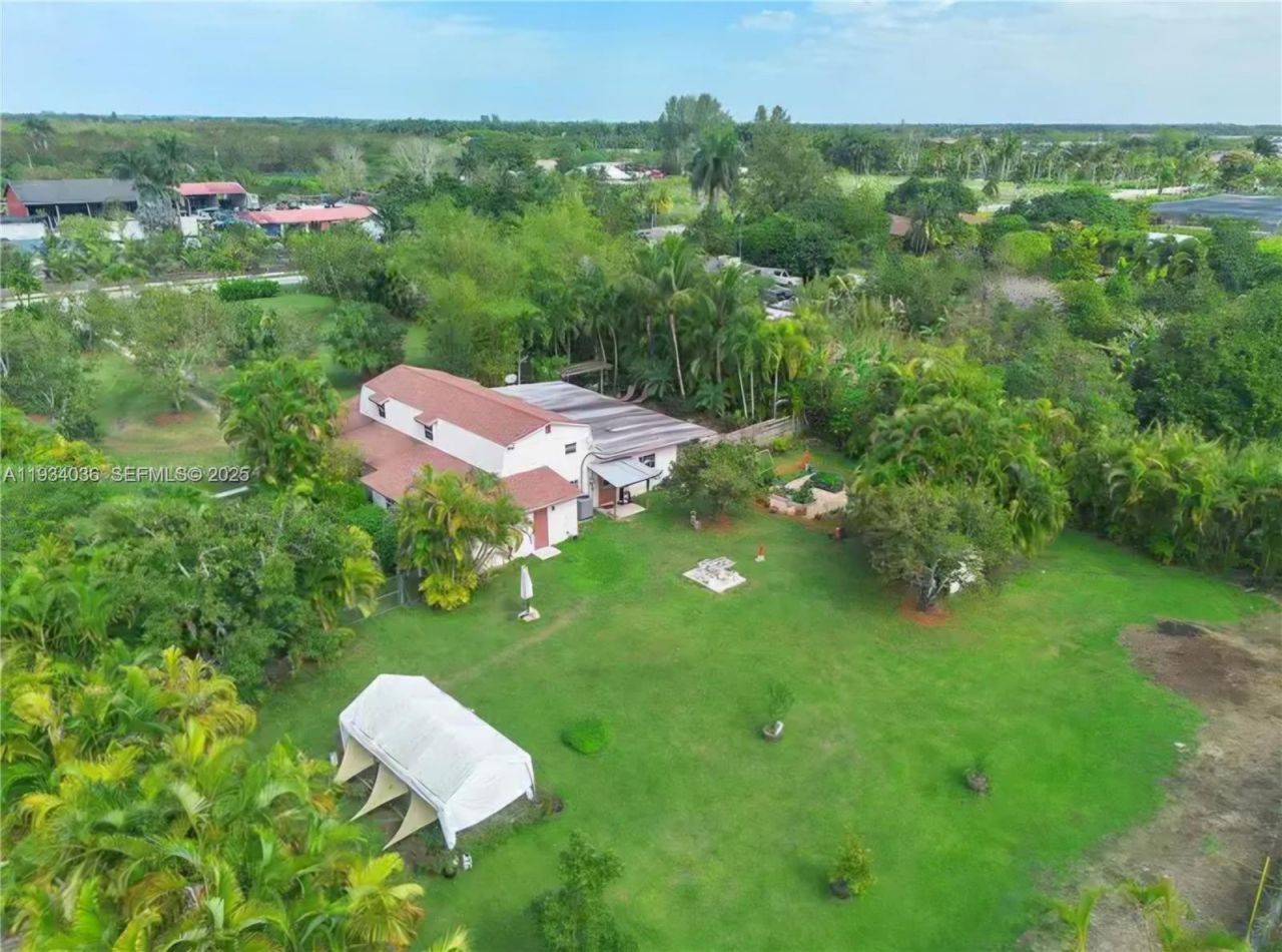 19810 SW 200th St , Miami, FL 33187 Photo