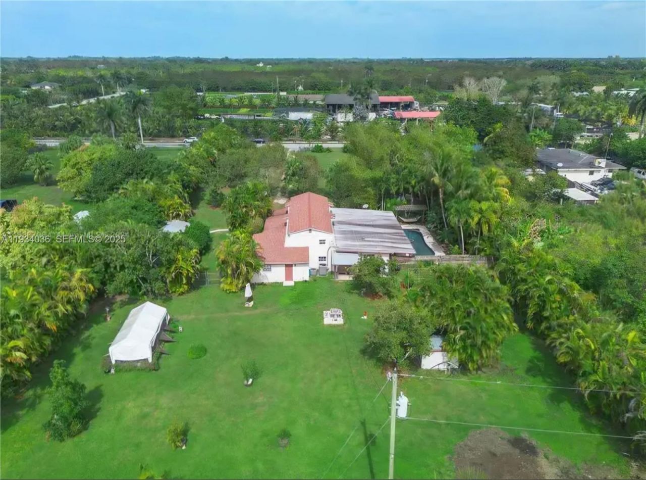 19810 SW 200th St , Miami, FL 33187 Photo