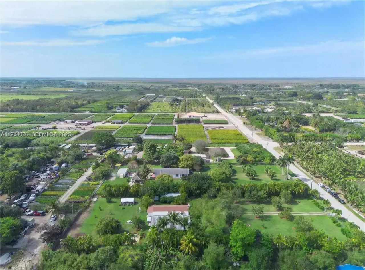 19810 SW 200th St , Miami, FL 33187 Photo