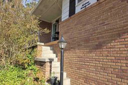 1326 Cedar Terrace photo 4