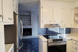 1326 Cedar Terrace photo 4