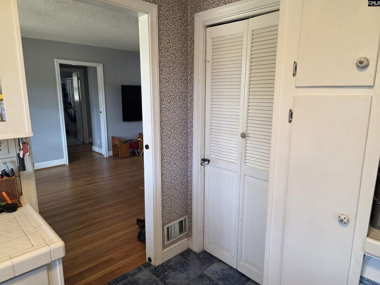 1326 Cedar Terrace Photo 5