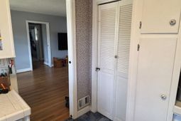 1326 Cedar Terrace photo 4