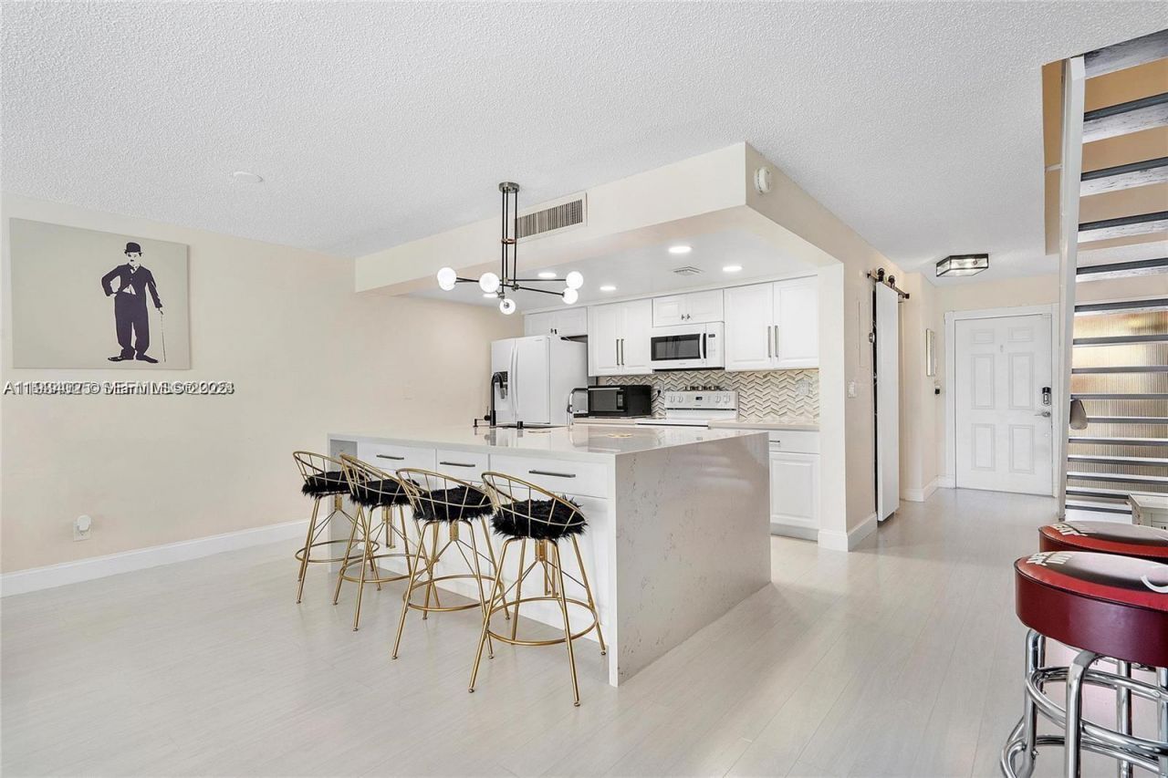 1281 W Fairway Rd, Pembroke Pines, FL 33026 Photo