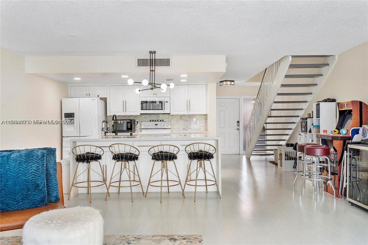 1281 W Fairway Rd, Pembroke Pines, FL 33026 Photo