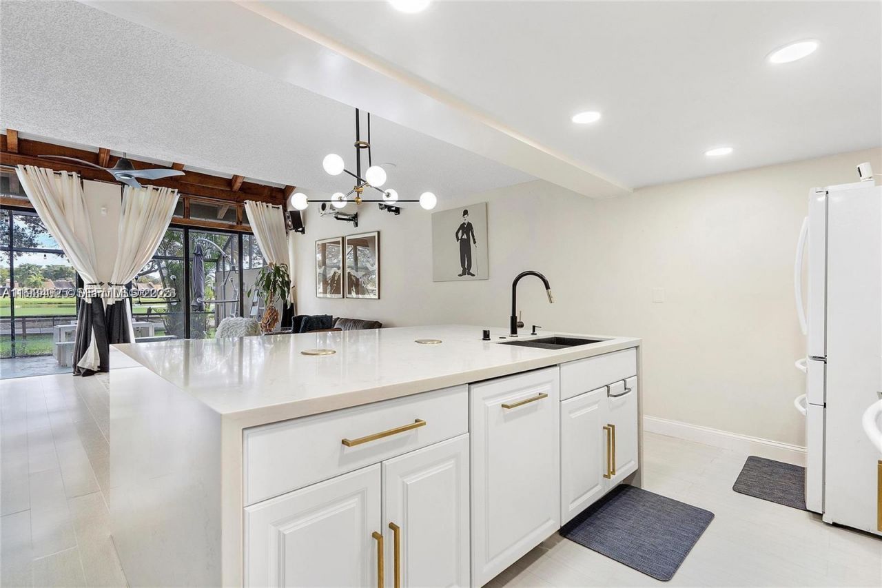 1281 W Fairway Rd, Pembroke Pines, FL 33026 Photo