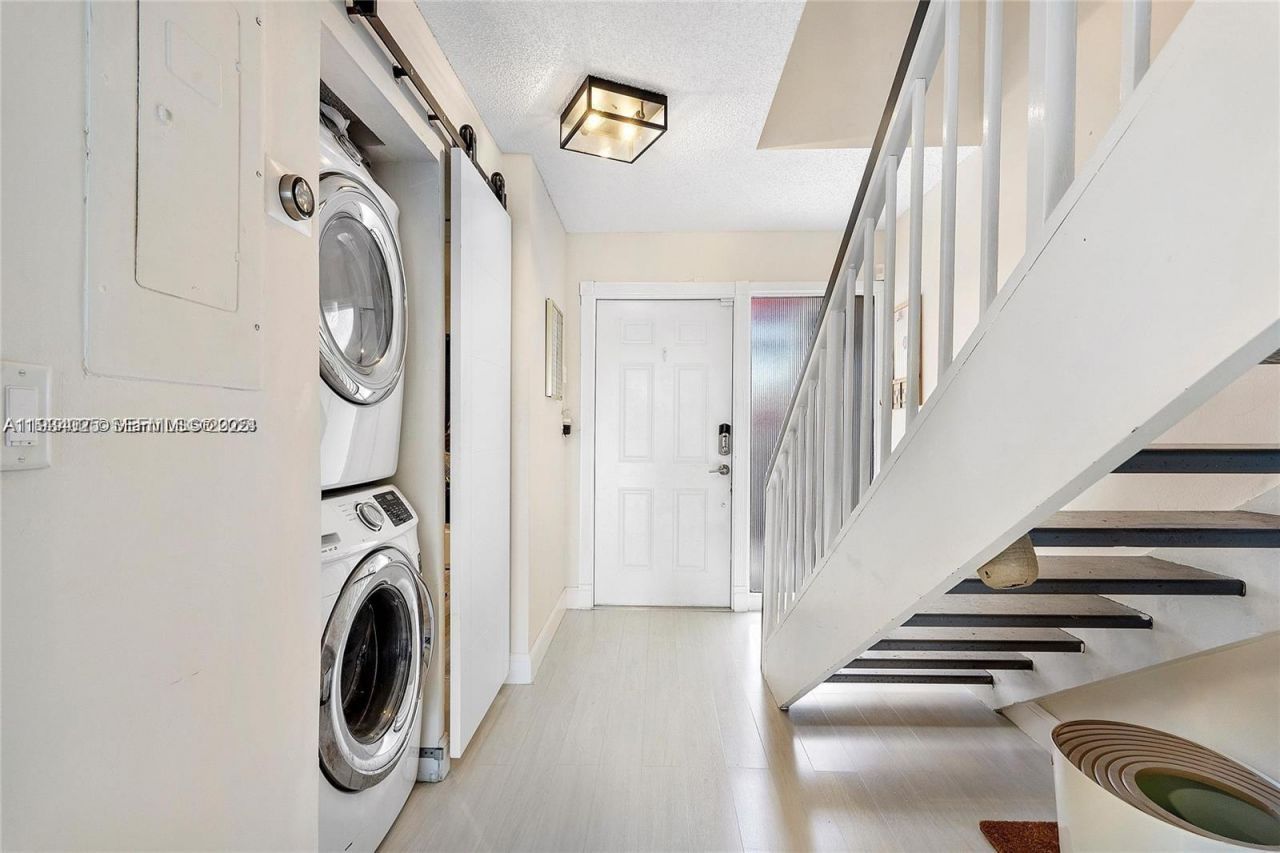 1281 W Fairway Rd, Pembroke Pines, FL 33026 Photo